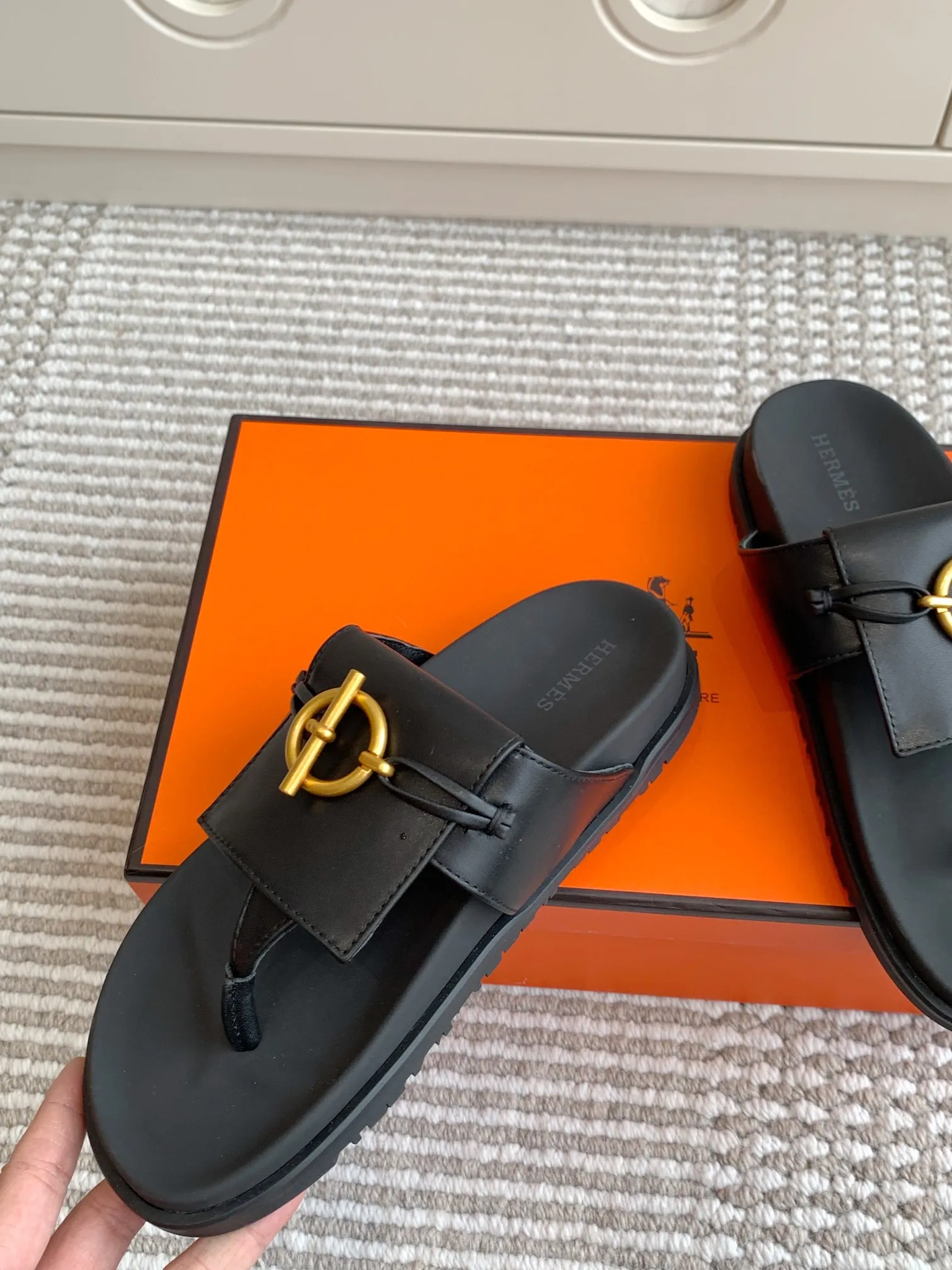 👟👟Ex-factory price 480👟👟 Hermes 〰️H chypre series Kelly buckle slippers Quality Upper: imported calfskin/palmprint cowhide/imported cowhide Foot pads imported silk cowhide, original molded outsole Female size: 35-42